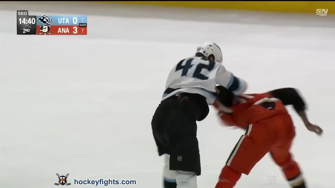 C. Douglas (UTA) vs. N. Warren (ANA)