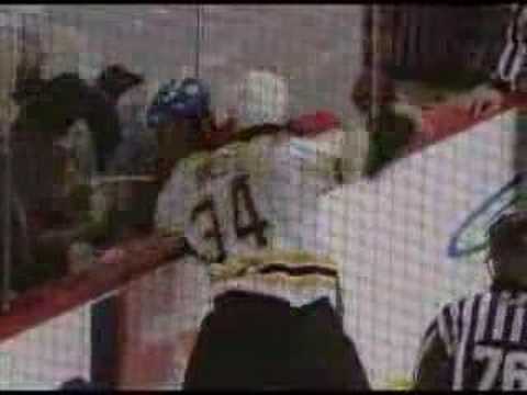 S. Hnidy (BOS) vs. T. Kostopoulos (MTL)