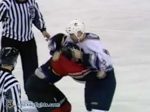 J. Ruutu (VAN) vs. B. Ritchie (CGY)