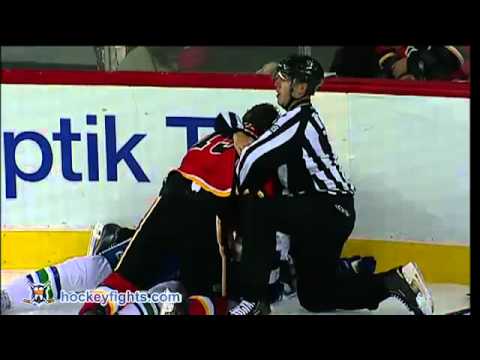 A. Alberts (VAN) vs. T. Jackman (CGY)