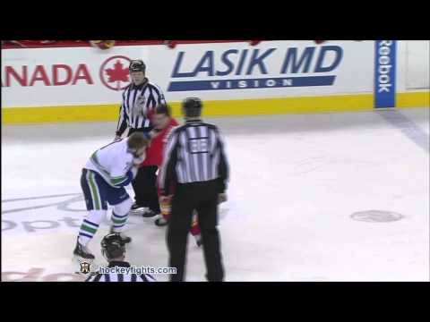 M. Duco (VAN) vs. L. Bouma (CGY)