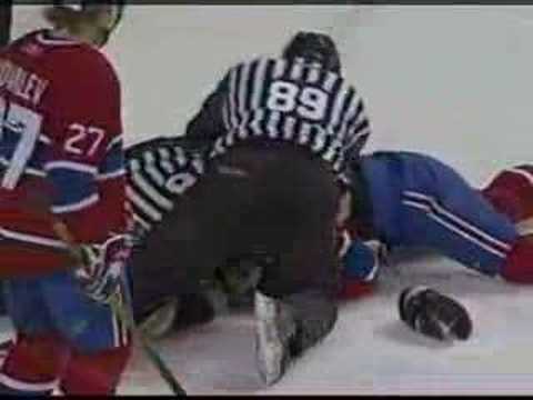 M. Stuart (BOS) vs. A. Kostitsyn (MTL)