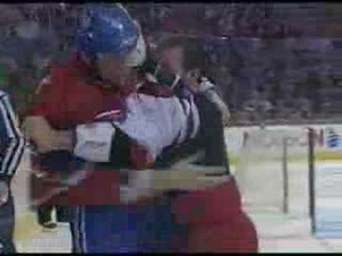 S. Walker (CAR) vs. M. Komisarek (MTL)