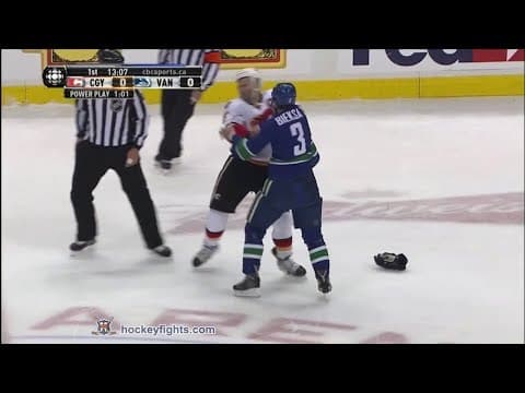 M. Giordano (CGY) vs. K. Bieksa (VAN)