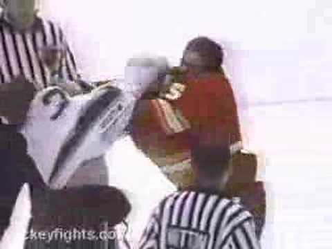 S. McCarthy (CGY) vs. B. Thompson (LAK)