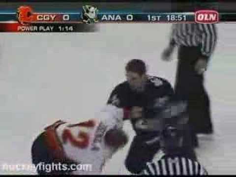 J. Iginla (CGY) vs. F. Beauchemin (ANA)