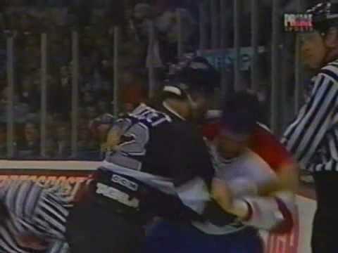 R. Tocchet (LAK) vs. S. Quintal (MTL)