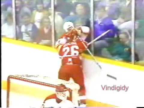 J. Kocur (DET) vs. P. Baxter (CGY)